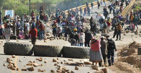 BOLIVIA SE DESMORONA ANTE LA MIRADA PASIVA DEL GOBIERNO
